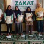 Bersama Lazisnu, Bidang Sosbud Fatayat Tasyarufkan Sembako di Saptosari